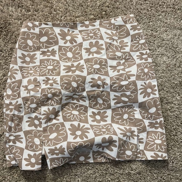 Never worn Skirt - Picture 1 of 2